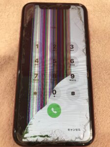iPhoneXR液晶画面破損写真