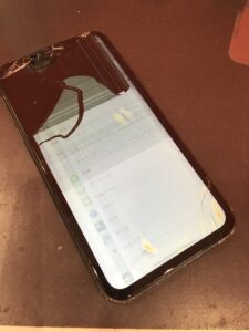 液晶破損したiPhone