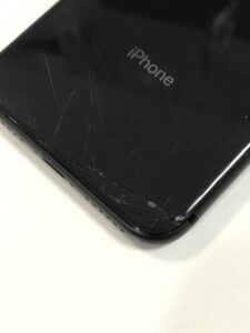 iPhone8背面ガラス割れ