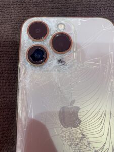iPhone13Pro背面ガラス故障